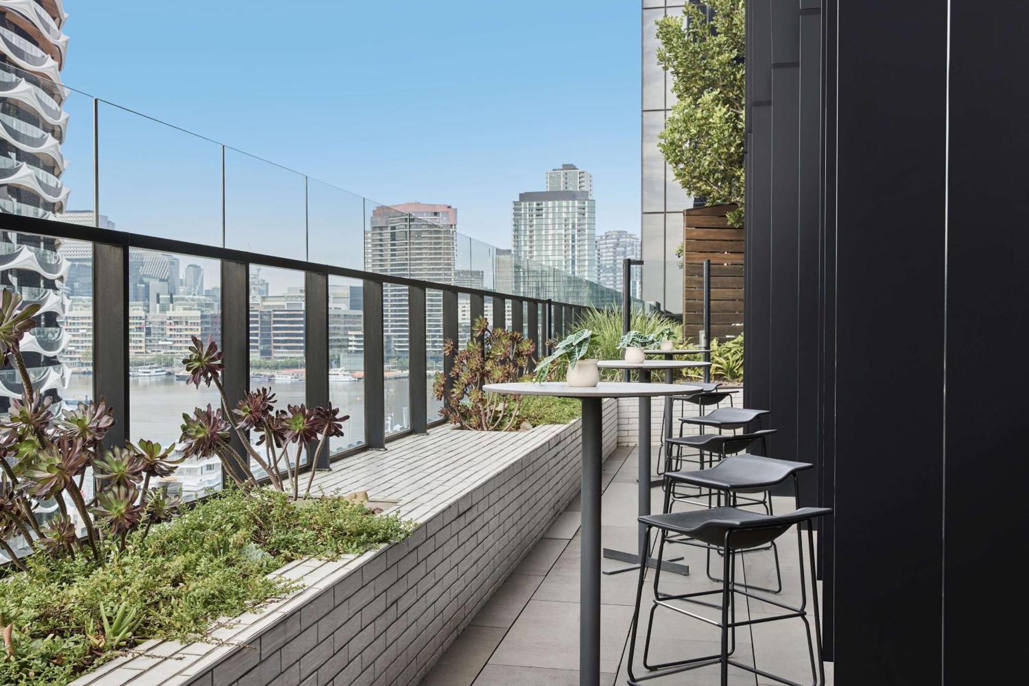 Vibe Hotel Melbourne Docklands Bagian luar foto