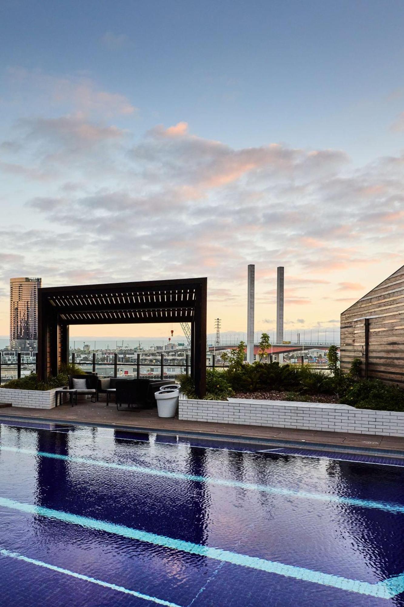Vibe Hotel Melbourne Docklands Bagian luar foto